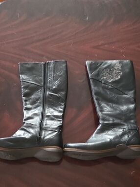 Women's Black Mid-Calf Leather Boots with Side Zip and Embroidered Detail